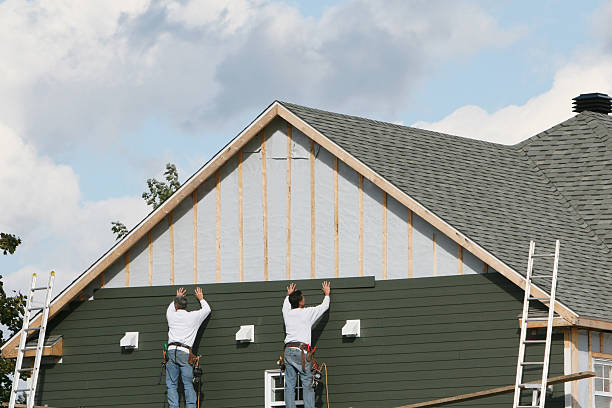 Professional Emergency Siding Repair technician working in Warsaw, VA